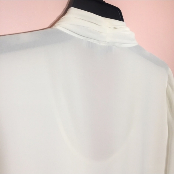 Larry Levine Twisted White Blouse - Picture 5 of 7